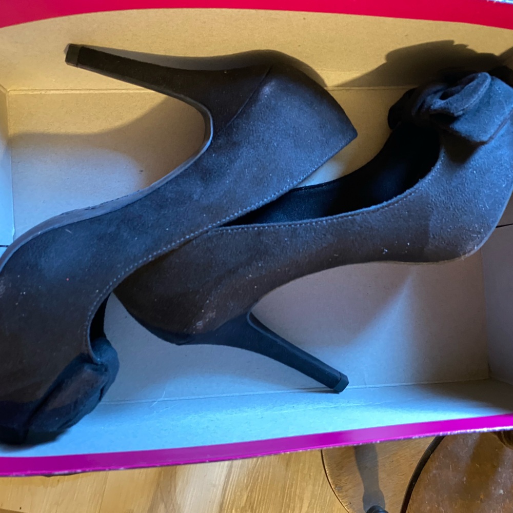 Chic Black Suede Heels
